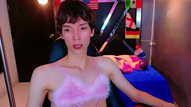 Stefany_PiInk live cam on StripChat