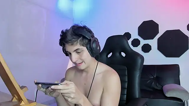 atilaepic live cam on StripChat