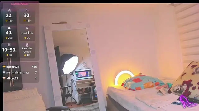 SharonVelvet live cam on StripChat