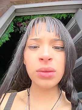 Sasha-firee live cam on StripChat