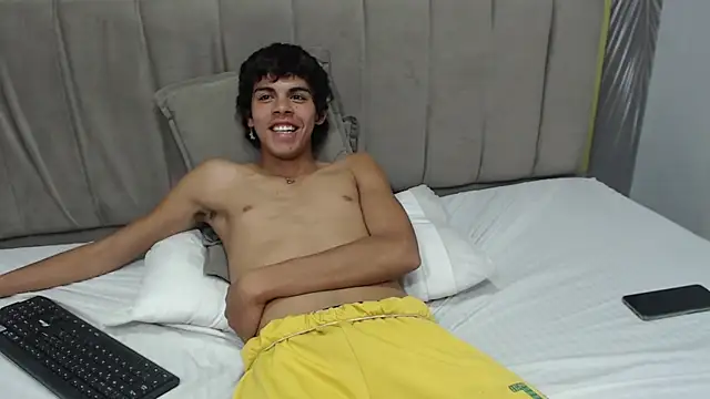 tombakker live cam on StripChat