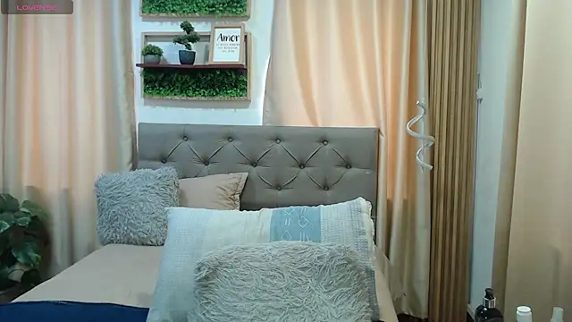 sasi_luna live cam on StripChat