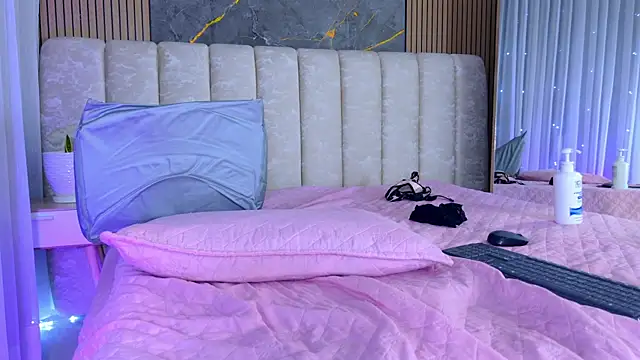 mia_scot webcam