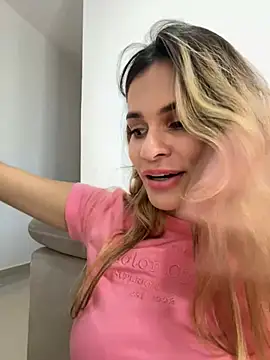 cuteluci_ webcam