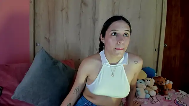 TANIA_06 live cam on StripChat