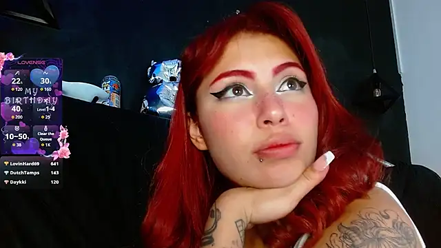 Raven_Blue_ live cam on StripChat