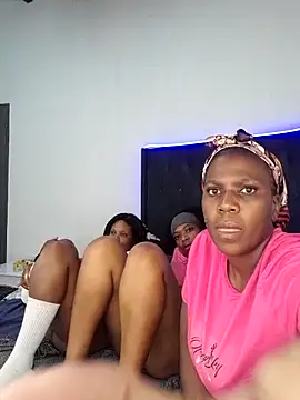 MelowD_2 live cam on StripChat
