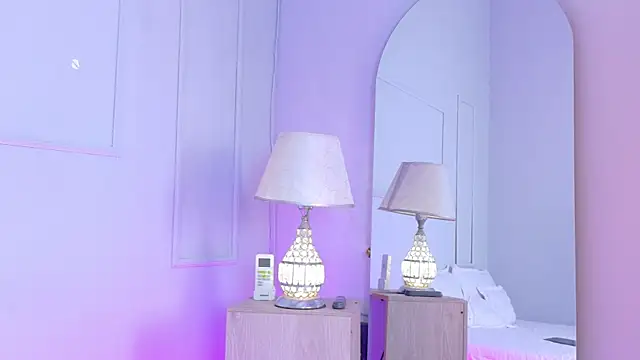 VioletBloomm webcam