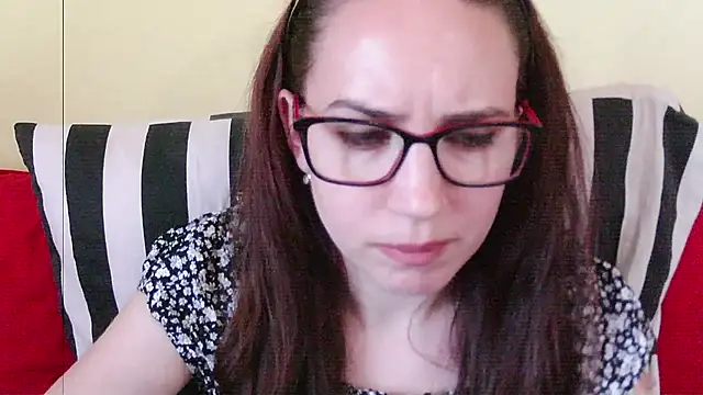EmilyHotAngel live cam on StripChat