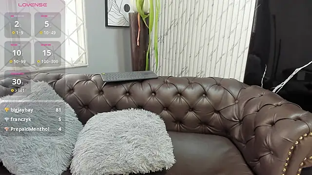 OliviaWilliamm live cam on StripChat