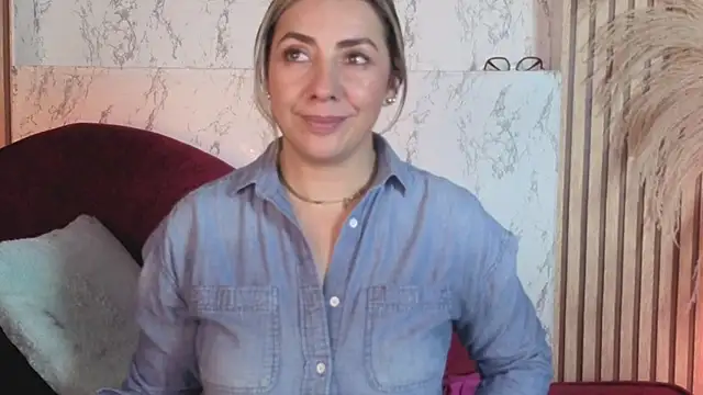 Isabella_lt live cam on StripChat