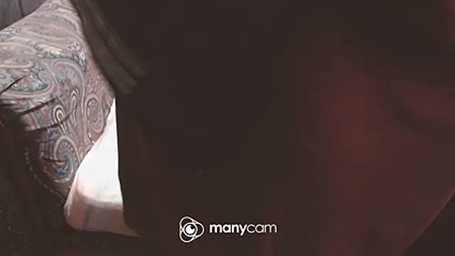 vela-red25 live cam on StripChat