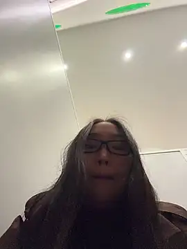 trytomakememoam live cam on StripChat