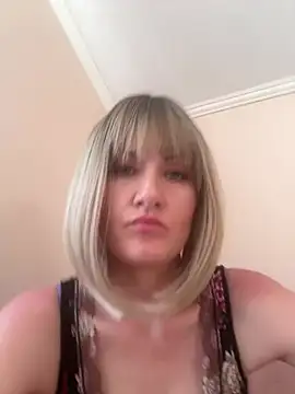 LunaFoxs live cam on StripChat