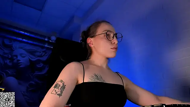 AphexQueen live cam on StripChat
