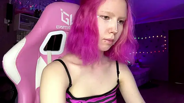 LiaaLuna live cam on StripChat