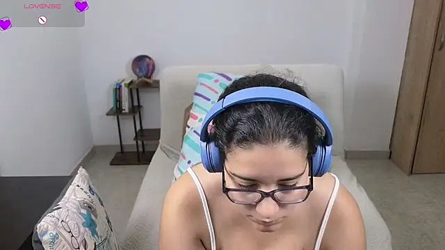 blue__moon_ live cam on StripChat