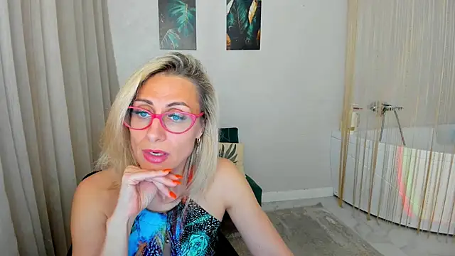 MuseOfStage live cam on StripChat