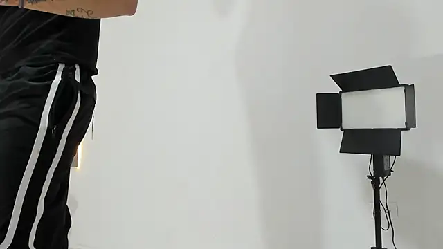 ArohomLester_ webcam
