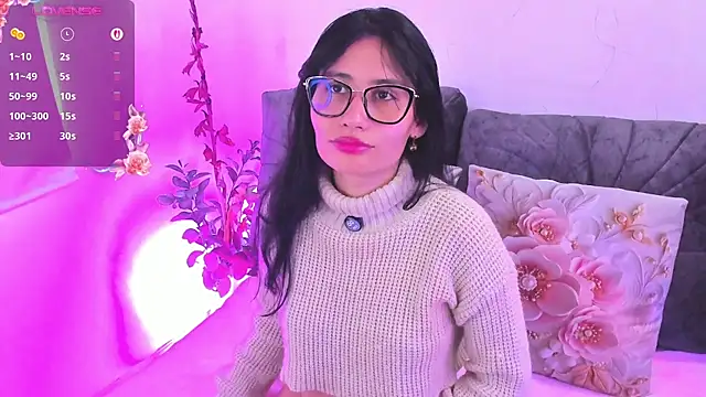 Watch NayeCloud live on EroticFlix - High definition streams