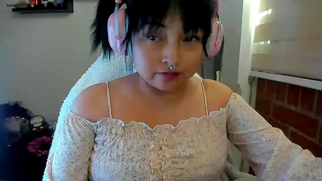 Shaddycute_ live cam on StripChat
