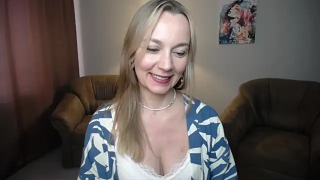 Ava_Elior live cam on StripChat