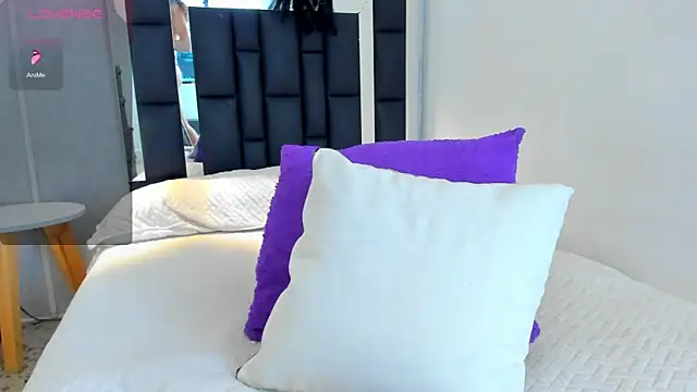 elian_7 live cam on StripChat