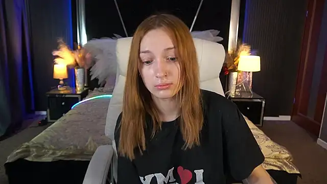 LizzaMoonn live cam on StripChat