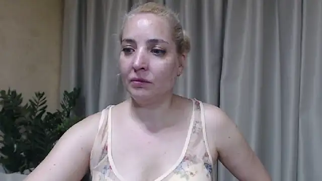 sweetpussy live cam on StripChat