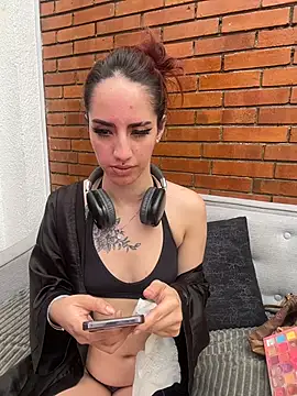 elodie_rouge live cam on StripChat
