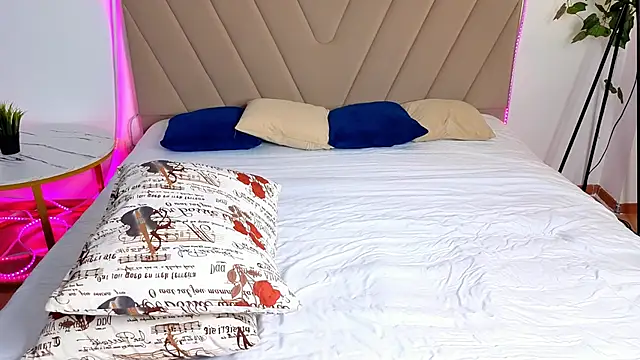 icexoxo2 live cam on StripChat