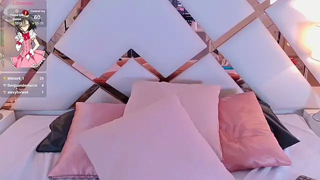 ViolettGreyy live cam on StripChat