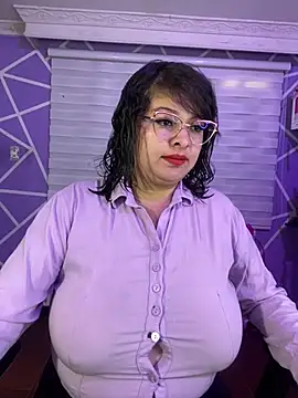MiiaaJoness webcam