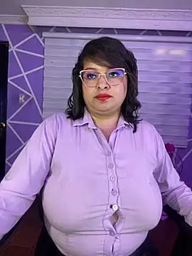 MiiaaJoness webcam