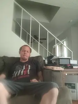 yourMasterisBored live cam on StripChat