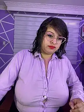 MiiaaJoness webcam