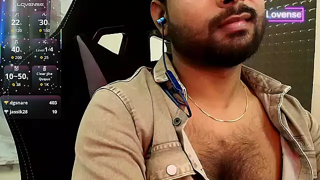 SilverShade3 live cam on StripChat