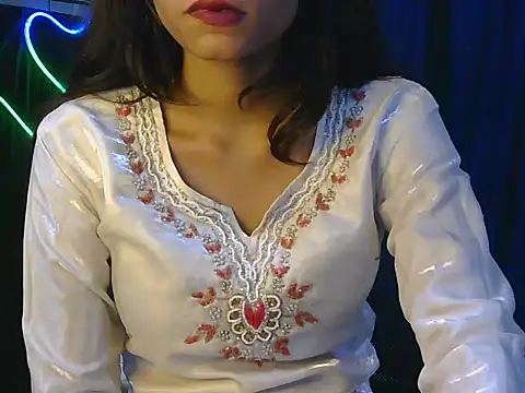 Siya_Glows live cam on StripChat