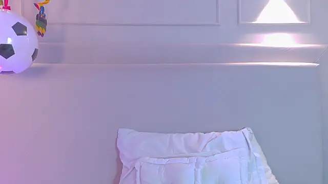 NaomiKlarc webcam