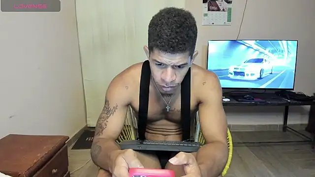 antonio_aguilarx live cam on StripChat
