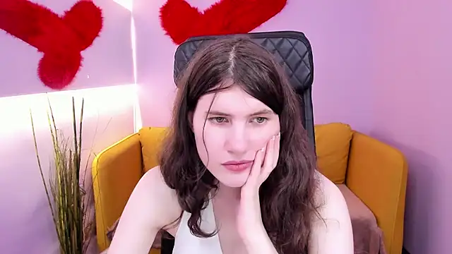 NoriMoore live cam on StripChat