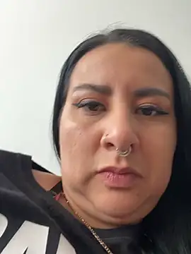 Abril_Luv live cam on StripChat