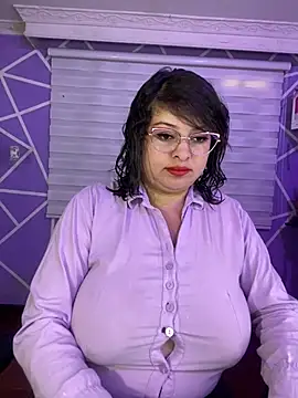 MiiaaJoness webcam