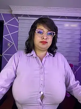 MiiaaJoness live cam on StripChat