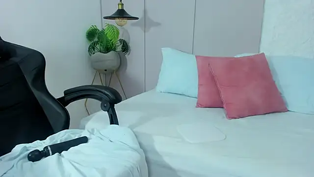 kira_relish live cam on StripChat
