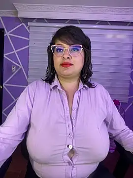 MiiaaJoness webcam