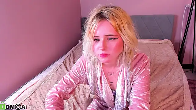 kikipeach webcam