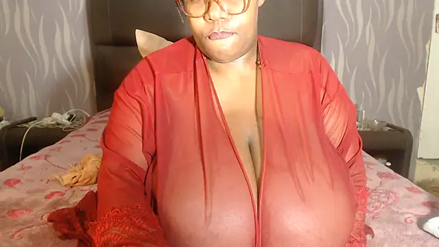 BoobsQueen46K webcam