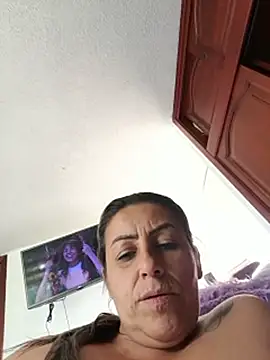 maynor_1998 live cam on StripChat