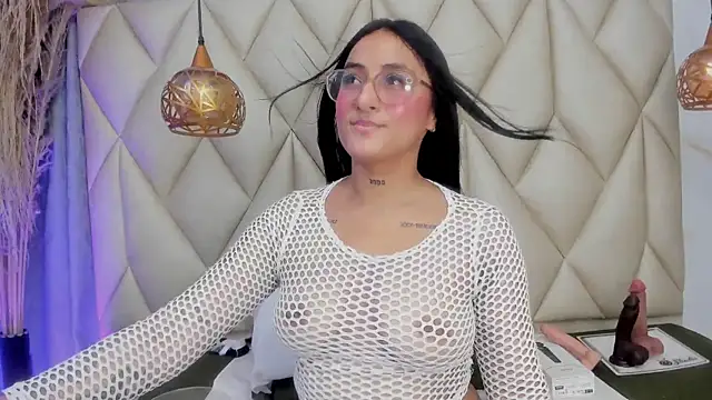 Ibbie_drastic live cam on StripChat